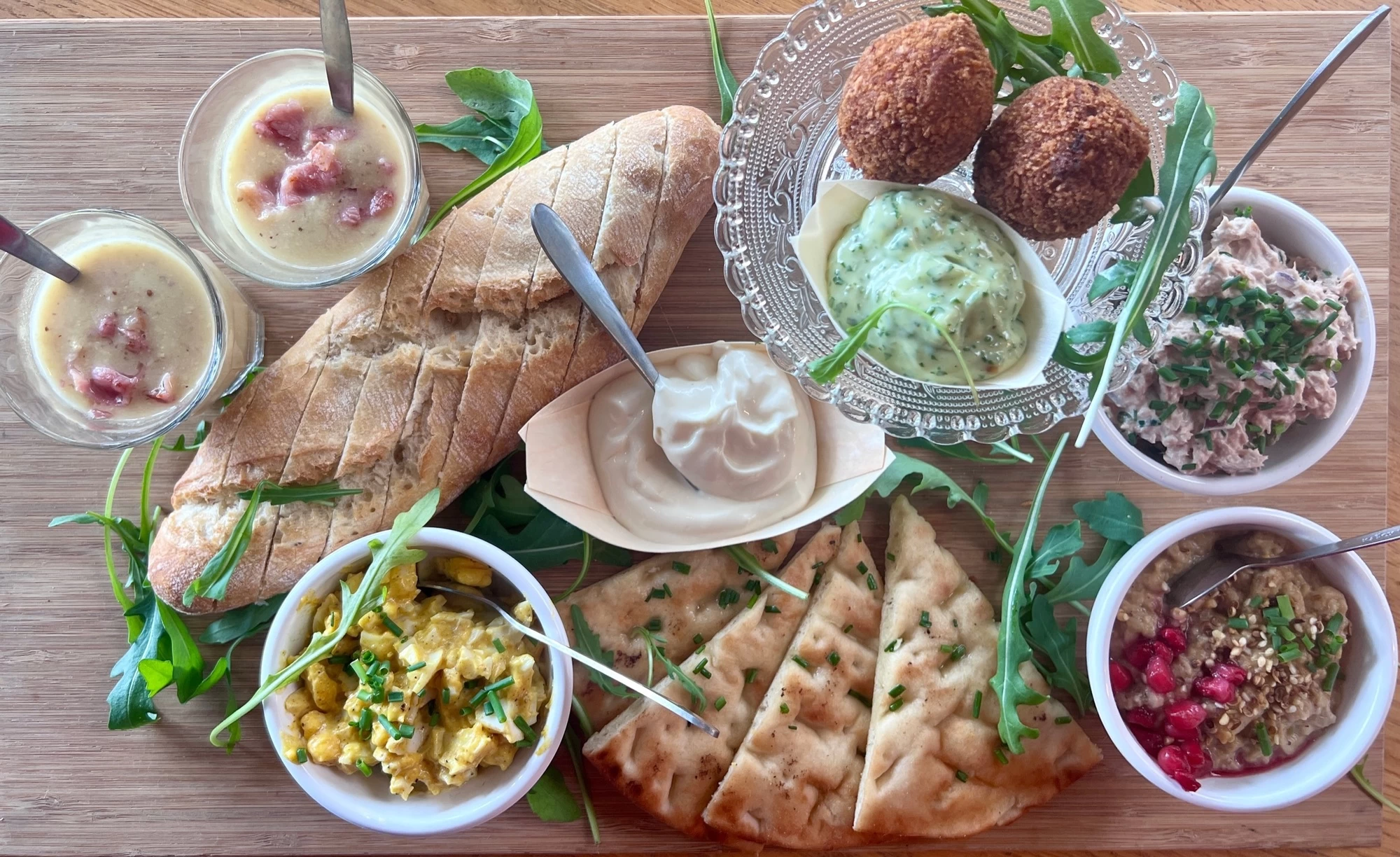 Ungezwungener Genuss von Spaß und Essen