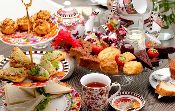 High Tea / High Wine